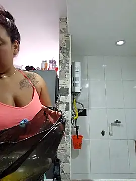 Snapshot of LizzRouse chatting on November 25, 2025, 1:11 pm LizzRouse online show from November 25, 2025, 1:11 pm