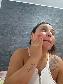 Snapshot of LizzRouse chatting on November 13, 2025, 6:45 pm LizzRouse online show from November 13, 2025, 6:45 pm