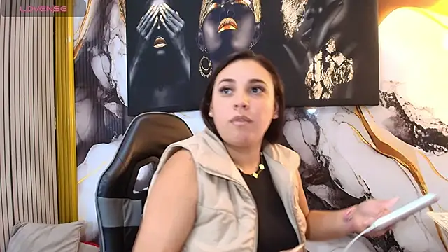 LizzRouse online show from April 11, 2026, 4:43 pm