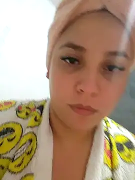 Snapshot of LizzRouse chatting on October 17, 2025, 8:32 pm LizzRouse online show from October 17, 2025, 8:32 pm