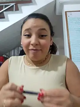 Snapshot of LizzRouse chatting on November 4, 2025, 7:39 pm LizzRouse online show from November 4, 2025, 7:39 pm