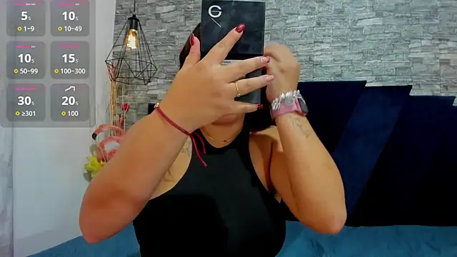 Snapshot of LizzRouse chatting on September 15, 2025, 10:54 pm LizzRouse online show from September 15, 2025, 10:54 pm