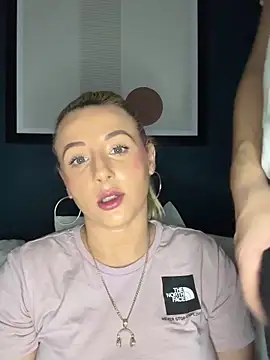 Snapshot of Strongqueen chatting on February 9, 2025, 8:34 pm Strongqueen online show from February 9, 2025, 8:34 pm