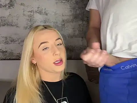 Snapshot of Strongqueen chatting on January 20, 2025, 7:25 pm Strongqueen online show from January 20, 2025, 7:25 pm