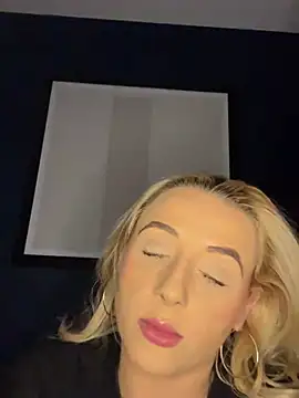 Snapshot of Strongqueen chatting on February 8, 2025, 7:49 pm Strongqueen online show from February 8, 2025, 7:49 pm