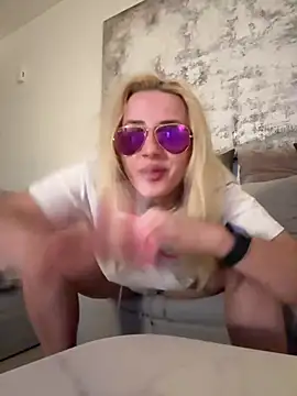 Snapshot of Strongqueen chatting on January 15, 2025, 7:23 pm Strongqueen online show from January 15, 2025, 7:23 pm