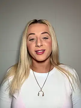 Snapshot of Strongqueen chatting on September 12, 2025, 9:58 pm Strongqueen online show from September 12, 2025, 9:58 pm