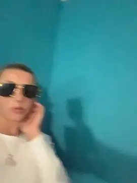 Snapshot of Strongqueen chatting on September 11, 2025, 9:04 pm Strongqueen online show from September 11, 2025, 9:04 pm