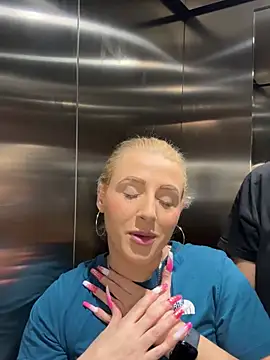 Snapshot of Strongqueen chatting on January 9, 2025, 9:05 pm Strongqueen online show from January 9, 2025, 9:05 pm