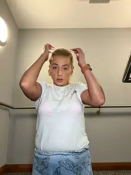 Snapshot of Strongqueen chatting on October 9, 2025, 9:15 pm Strongqueen online show from October 9, 2025, 9:15 pm