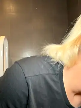 Snapshot of Strongqueen chatting on October 19, 2025, 3:48 pm Strongqueen online show from October 19, 2025, 3:48 pm