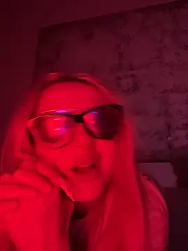 Snapshot of Strongqueen chatting on January 16, 2025, 1:27 am Strongqueen online show from January 16, 2025, 1:27 am