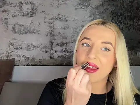 Snapshot of Strongqueen chatting on January 20, 2025, 10:48 pm Strongqueen online show from January 20, 2025, 10:48 pm