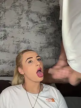 Snapshot of Strongqueen chatting on January 17, 2025, 2:18 pm Strongqueen online show from January 17, 2025, 2:18 pm