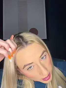 Snapshot of Strongqueen chatting on February 7, 2025, 9:04 pm Strongqueen online show from February 7, 2025, 9:04 pm