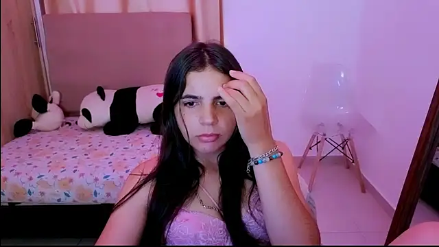 Snapshot of _elenna chatting on May 7, 2026, 6:00 pm elenna online show from May 7, 2026, 6:00 pm