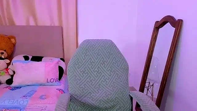 Snapshot of _elenna chatting on February 19, 2026, 6:16 pm elenna online show from February 19, 2026, 6:16 pm