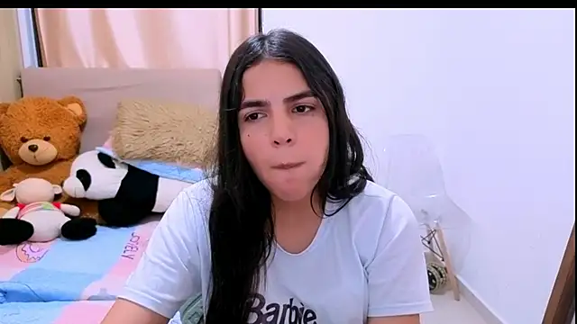 Snapshot of _elenna chatting on January 31, 2026, 7:34 pm elenna online show from January 31, 2026, 7:34 pm