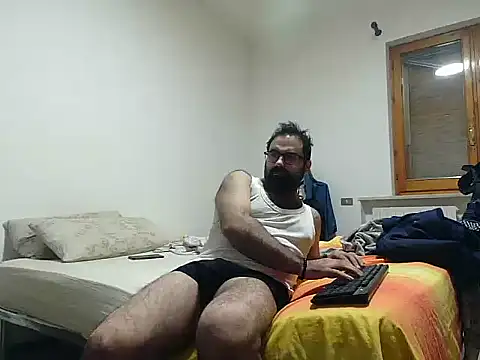 Attila985 online show from November 3, 2025, 10:57 pm