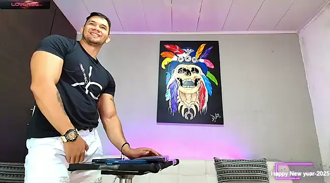 Snapshot of GendersonFit chatting on February 8, 2025, 1:44 pm GendersonFit online show from February 8, 2025, 1:44 pm