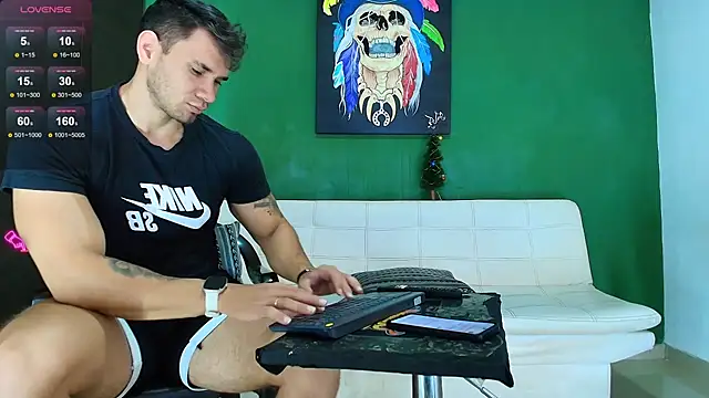 Snapshot of GendersonFit chatting on December 15, 2025, 2:01 pm GendersonFit online show from December 15, 2025, 2:01 pm