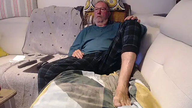 Nudelschwanz online show from May 17, 2026, 3:28 am