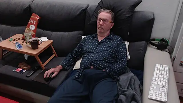 Snapshot of Nudelschwanz chatting on March 11, 2025, 3:25 am Nudelschwanz online show from March 11, 2025, 3:25 am
