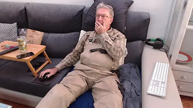 Snapshot of Nudelschwanz chatting on March 2, 2025, 12:14 pm Nudelschwanz online show from March 2, 2025, 12:14 pm