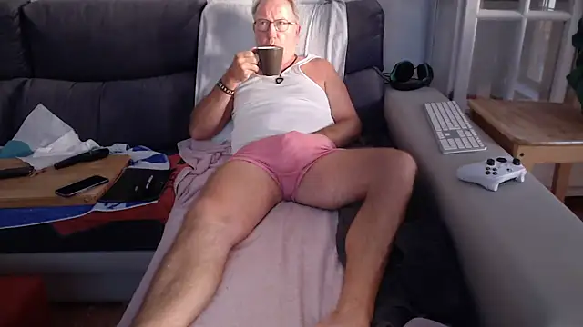 Snapshot of Nudelschwanz chatting on September 27, 2025, 6:41 am Nudelschwanz online show from September 27, 2025, 6:41 am