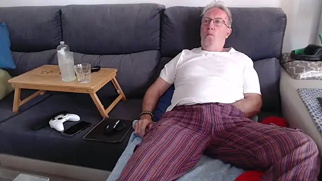 Nudelschwanz online show from May 1, 2026, 1:38 pm