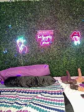 ThickAssRena online show from April 12, 2026, 7:00 am