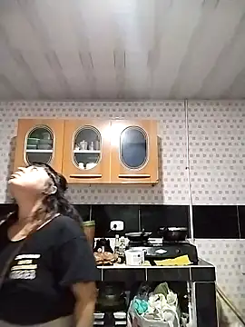 Snapshot of Weedsex_couple chatting on December 27, 2024, 1:11 am Weedsex couple online show from December 27, 2024, 1:11 am