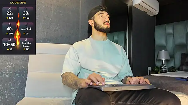 Snapshot of MarkWalker__ chatting on April 5, 2026, 9:49 am MarkWalker online show from April 5, 2026, 9:49 am