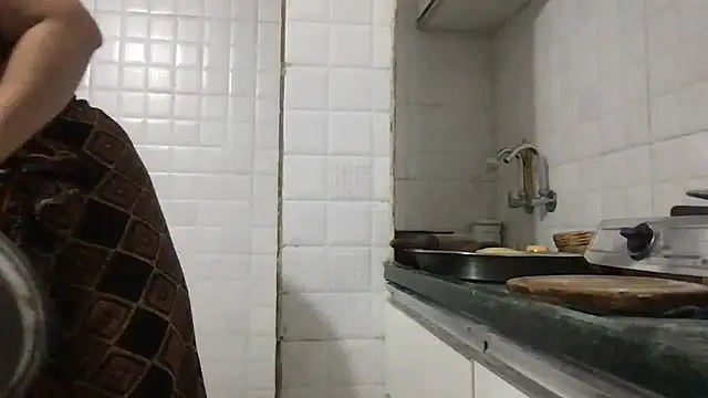 Snapshot of Riyasingh9 chatting on February 11, 2025, 3:50 am Riyasingh9 online show from February 11, 2025, 3:50 am