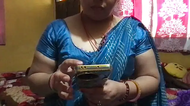 Snapshot of Riyasingh9 chatting on September 19, 2025, 3:43 am Riyasingh9 online show from September 19, 2025, 3:43 am