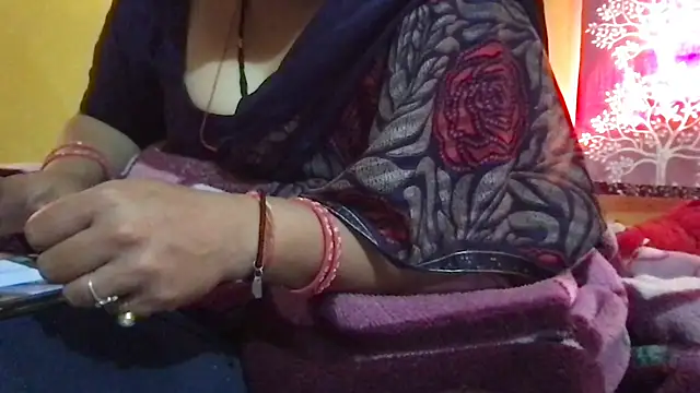 Snapshot of Riyasingh9 chatting on November 4, 2025, 4:38 am Riyasingh9 online show from November 4, 2025, 4:38 am