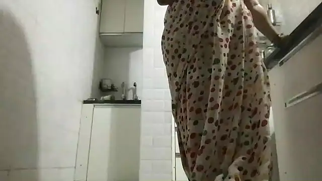 Riyasingh9 online show from April 3, 2026, 2:40 am