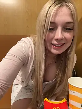 Snapshot of CherryAuroraa chatting on February 13, 2025, 5:11 pm CherryAuroraa online show from February 13, 2025, 5:11 pm