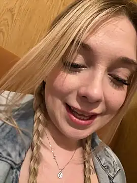 Snapshot of CherryAuroraa chatting on January 6, 2025, 8:18 pm CherryAuroraa online show from January 6, 2025, 8:18 pm