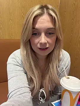 Snapshot of CherryAuroraa chatting on February 25, 2026, 6:19 pm CherryAuroraa online show from February 25, 2026, 6:19 pm