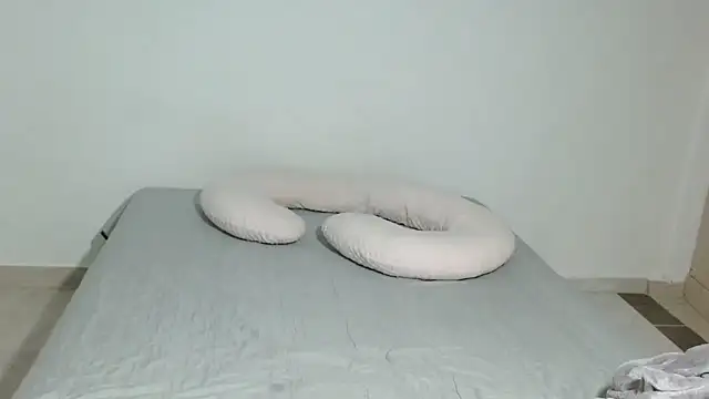 GiltRosebush online show from February 27, 2026, 1:50 am