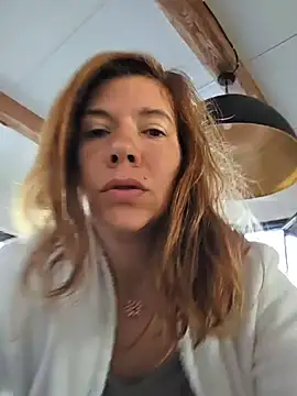 Snapshot of Lina_lou4 chatting on June 1, 2026, 5:29 am Lina lou4 online show from June 1, 2026, 5:29 am