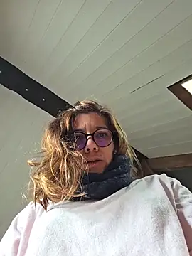 Lina lou4 online show from February 11, 2026, 1:22 pm