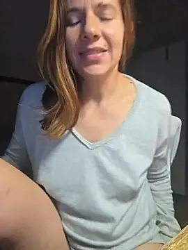 Lina lou4 online show from December 17, 2025, 4:45 pm