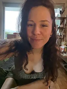 Snapshot of SuzieWanKenobi chatting on September 21, 2025, 3:17 pm SuzieWanKenobi online show from September 21, 2025, 3:17 pm