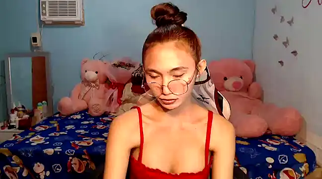 Snapshot of PirateEmpressBoaAico chatting on February 18, 2025, 1:43 am PirateEmpressBoaAico online show from February 18, 2025, 1:43 am
