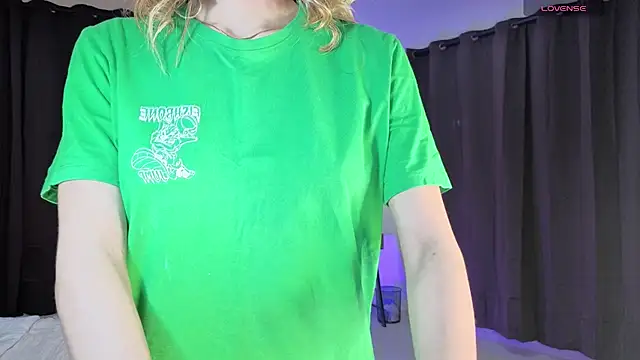 Snapshot of AmelieAxie chatting on January 13, 2026, 3:10 am AmelieAxie online show from January 13, 2026, 3:10 am