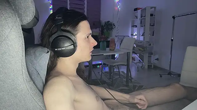 Snapshot of CandyChell chatting on March 19, 2026, 12:43 am CandyChell online show from March 19, 2026, 12:43 am