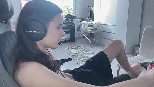 Snapshot of CandyChell chatting on March 3, 2026, 10:33 am CandyChell online show from March 3, 2026, 10:33 am