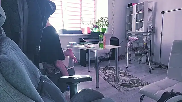 Snapshot of CandyChell chatting on April 14, 2026, 12:54 pm CandyChell online show from April 14, 2026, 12:54 pm